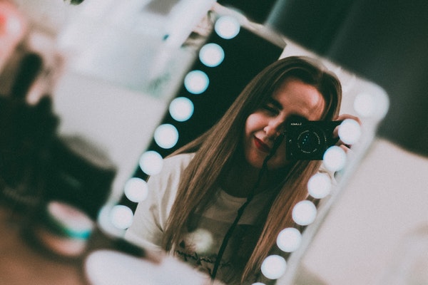 第一次和女生聊天聊什么？