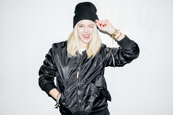 当女生无话可说的时候，男生该怎么做？（深度好文）