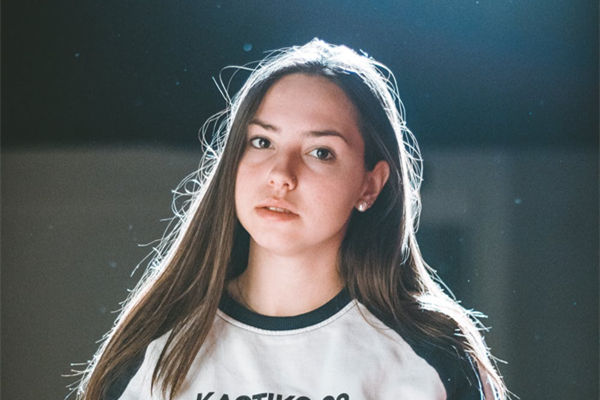 女朋友生气了怎么哄她开心？高情商的男生都这么做！