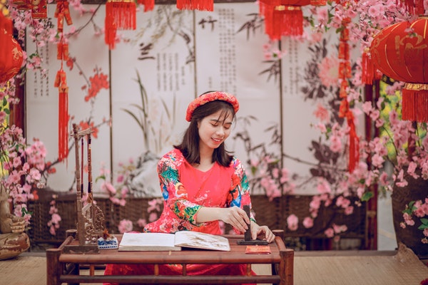 怎么在聊天中和女生拉近关系？三个方法让你们关系持续升温！