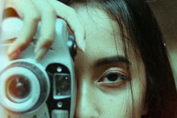 女生说在看电影