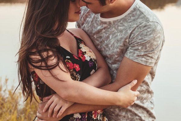 女孩子哭了怎么哄？这样安慰事半功倍