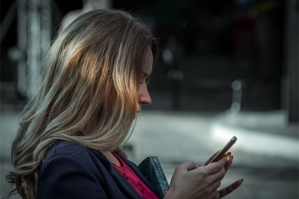 初次跟女生微信怎么聊天，第一句说什么？