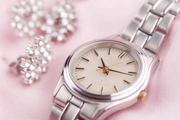 妇女节送女朋友什么礼物最好？送什么礼物既有创意又显诚意？