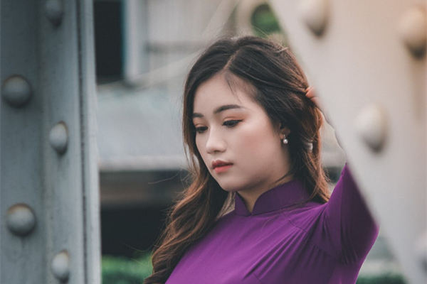 相亲见面聊什么不冷场？学会这3个聊天技巧让你侃侃而谈！