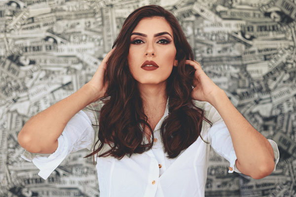 女生聊天敷衍都有哪些表现？女生聊天敷衍你时该如何回应？