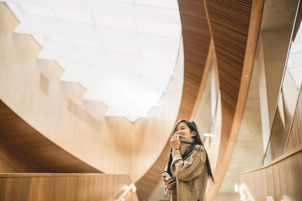 聊天中怎么撩妹？那些无形撩妹的方法才最为致命！