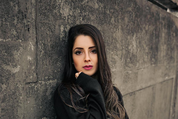 喜欢的女生说要给我介绍她闺蜜，是什么意思？我该怎么回应？