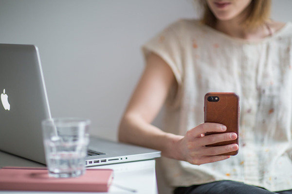 晚上跟女生在微信上聊什么好？学会这6招女生做梦都会想着你！