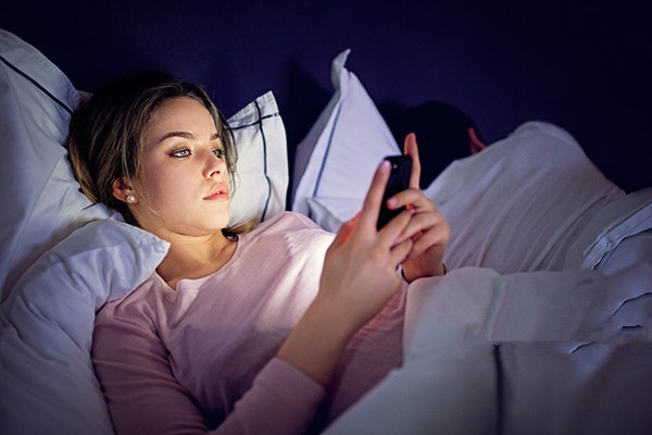 劈腿是什么意思？女友劈腿都有哪些征兆