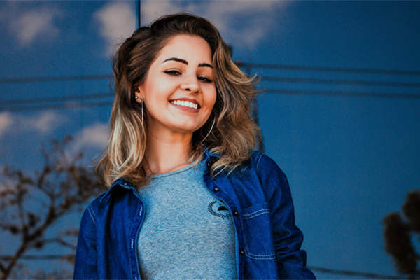 怎样学会幽默的说话技巧？5个幽默聊天技巧让女生对你上瘾！