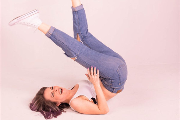 喜欢上一个很强势的女生，要怎么追？