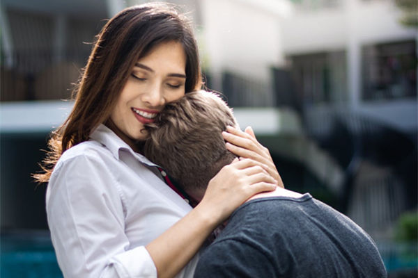 女朋友不开心怎么办？（哄女朋友开心的话）