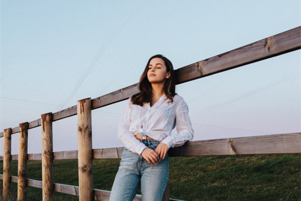 和女生把天聊死了怎么补救？2招帮你把聊死的天给聊回来！