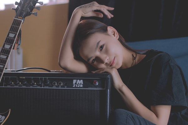 和女生聊天怎么提升好感？摆脱固有思维，不做女人眼中的“傻直男”！