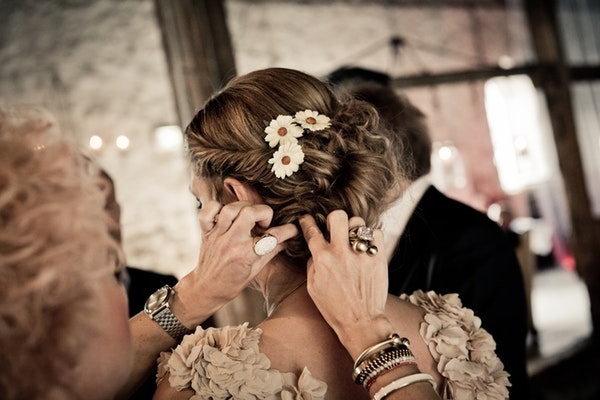 女生说哈哈哈 教你幽默回复