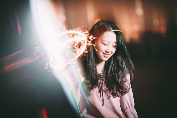 聊天中怎么和妹子拉近距离？超实用聊天技巧帮你来撩妹！